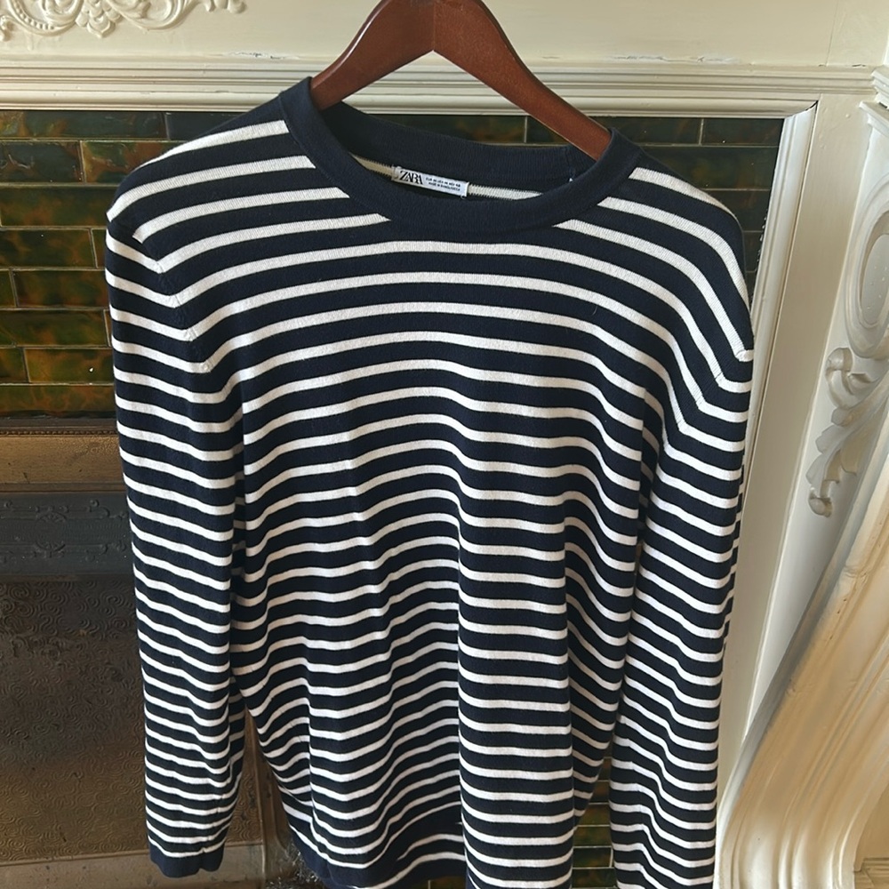 Men’s M navy and white striped long sleeve